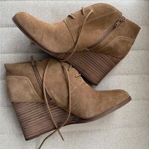 New LuckyBrand Brown Suede Wedge Ankle Boots